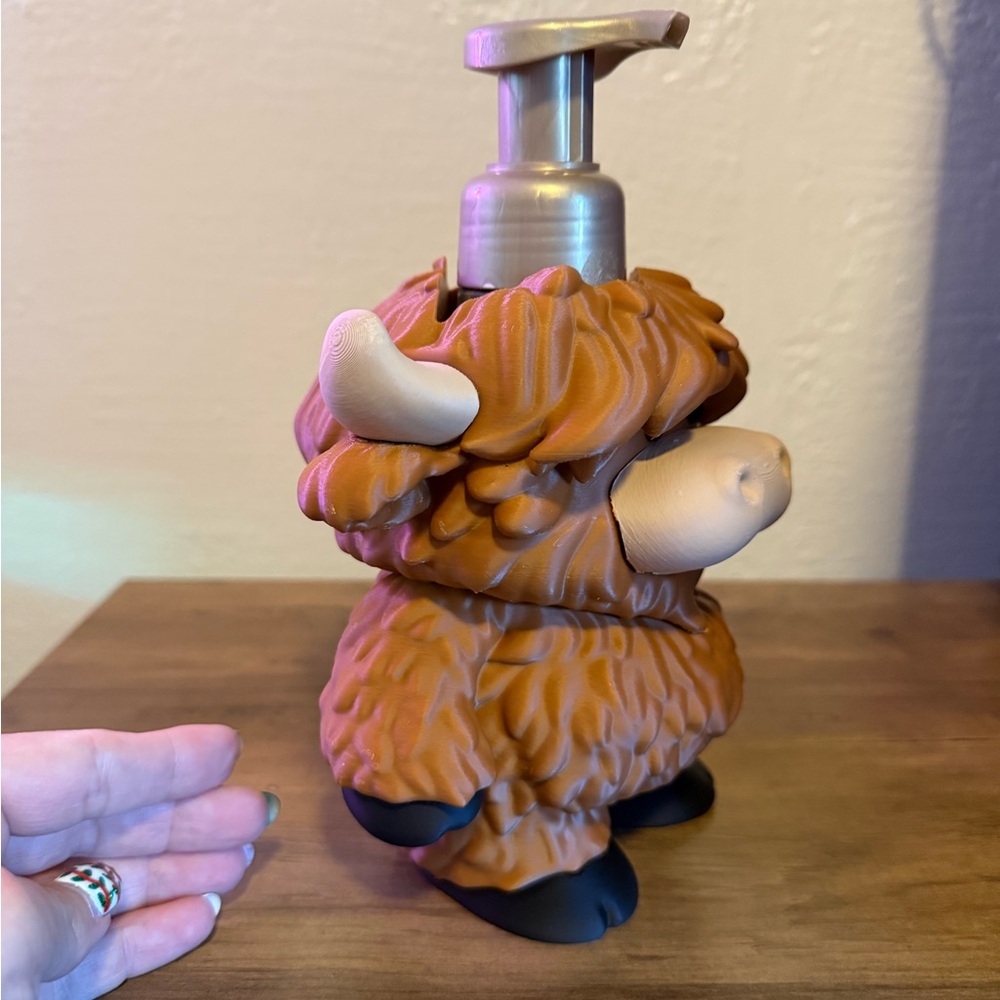Cute Highland Cow Lamp - Picture 3 of 5